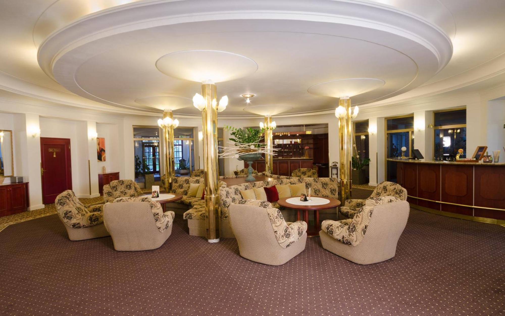 נימבורק Hotel Ostrov מראה חיצוני תמונה
