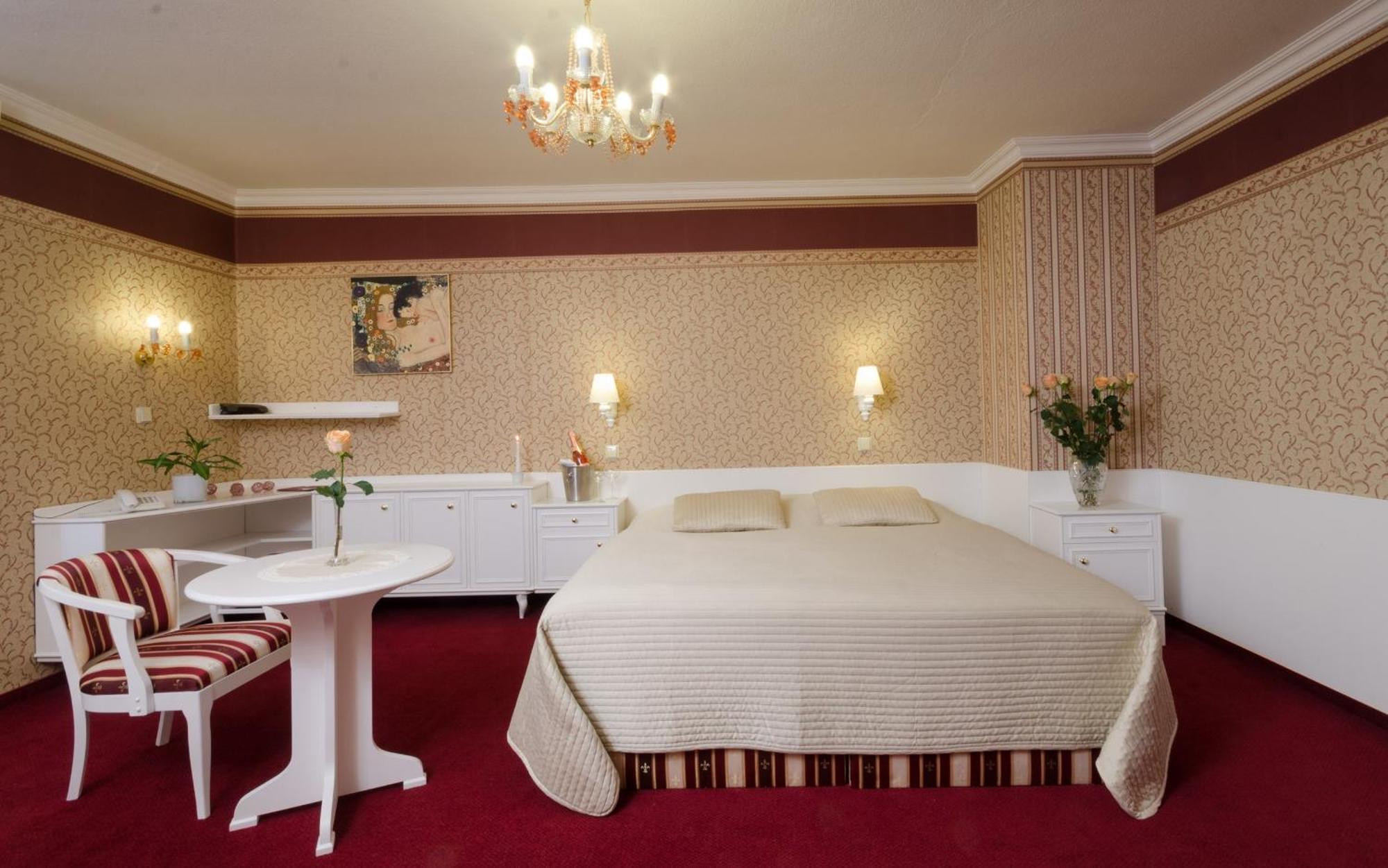 נימבורק Hotel Ostrov מראה חיצוני תמונה