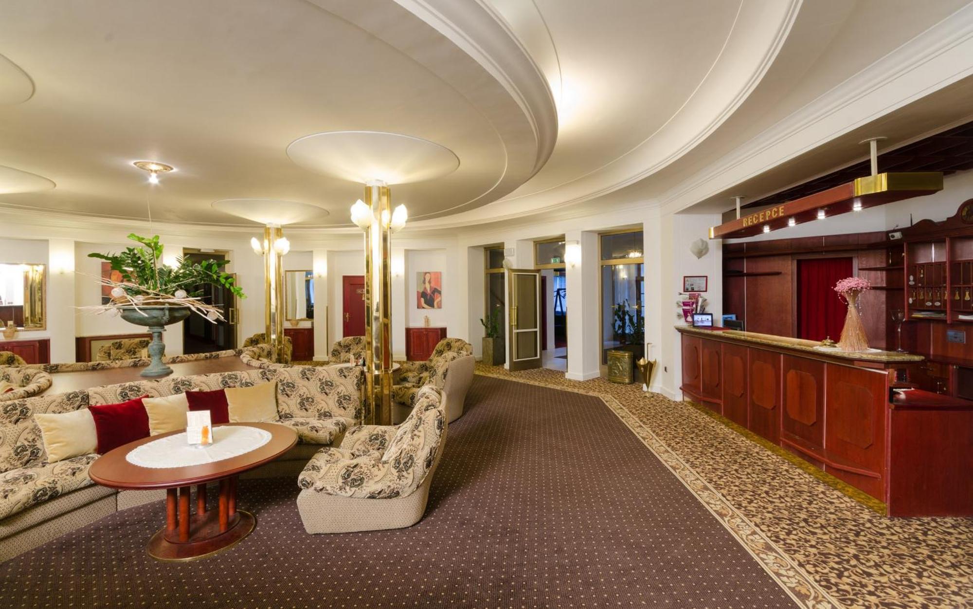 נימבורק Hotel Ostrov מראה חיצוני תמונה