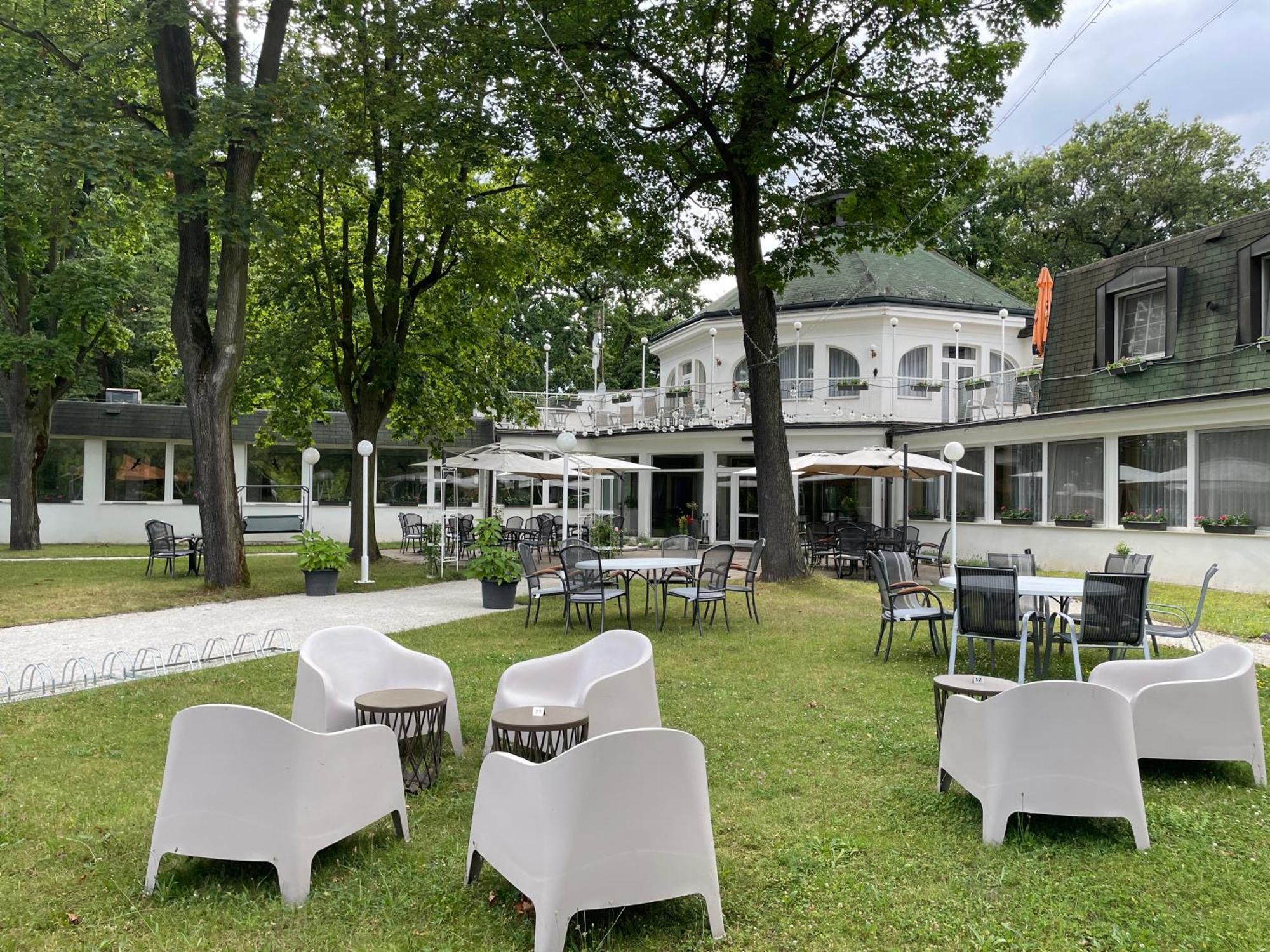 נימבורק Hotel Ostrov מראה חיצוני תמונה