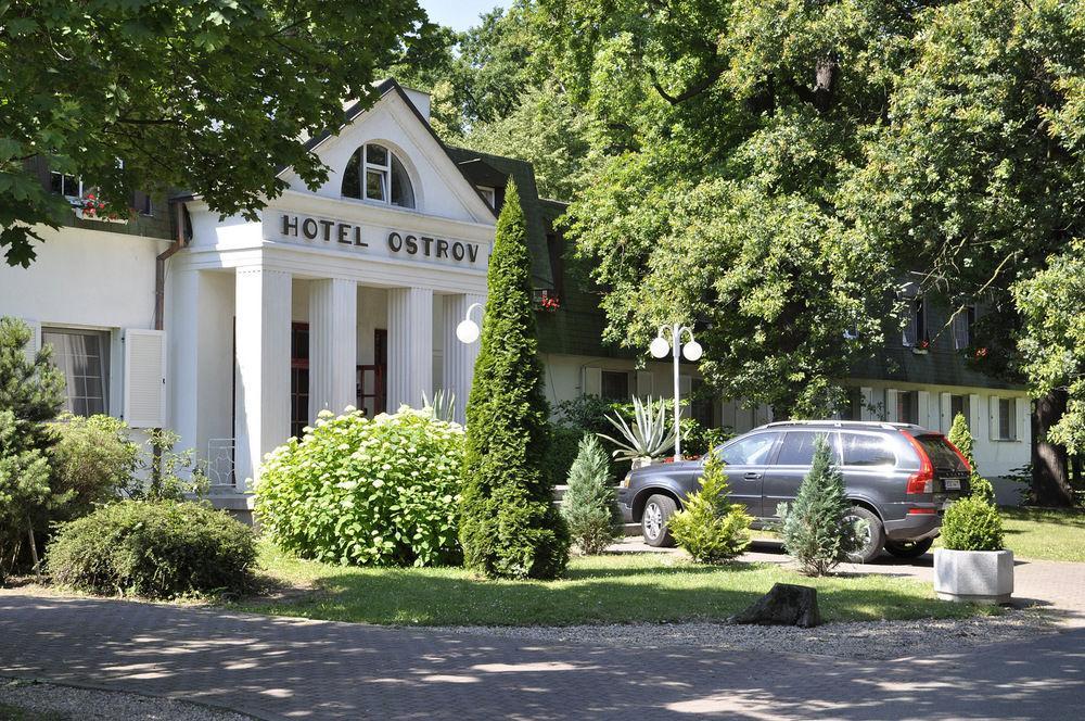 נימבורק Hotel Ostrov מראה חיצוני תמונה