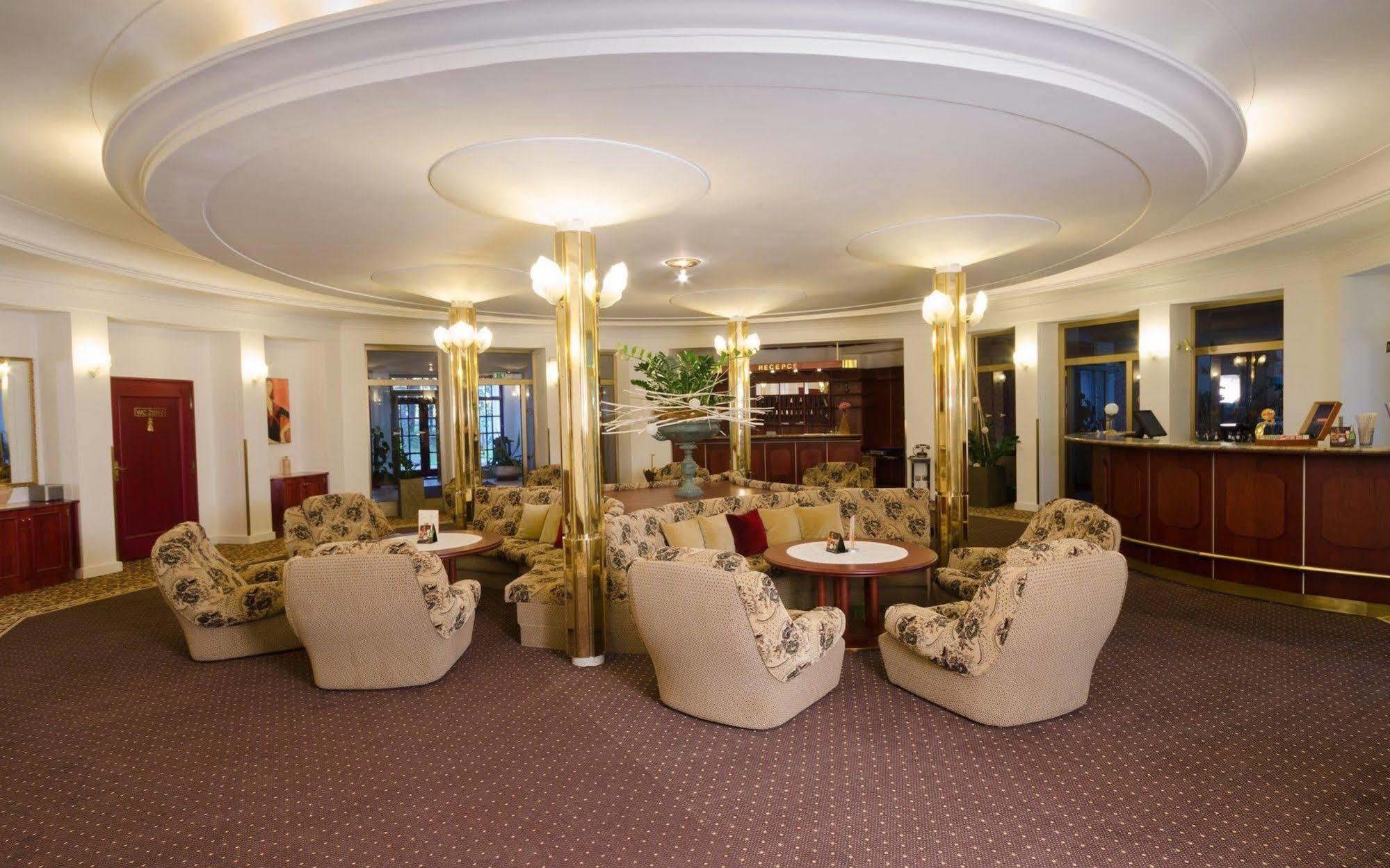 נימבורק Hotel Ostrov מראה חיצוני תמונה
