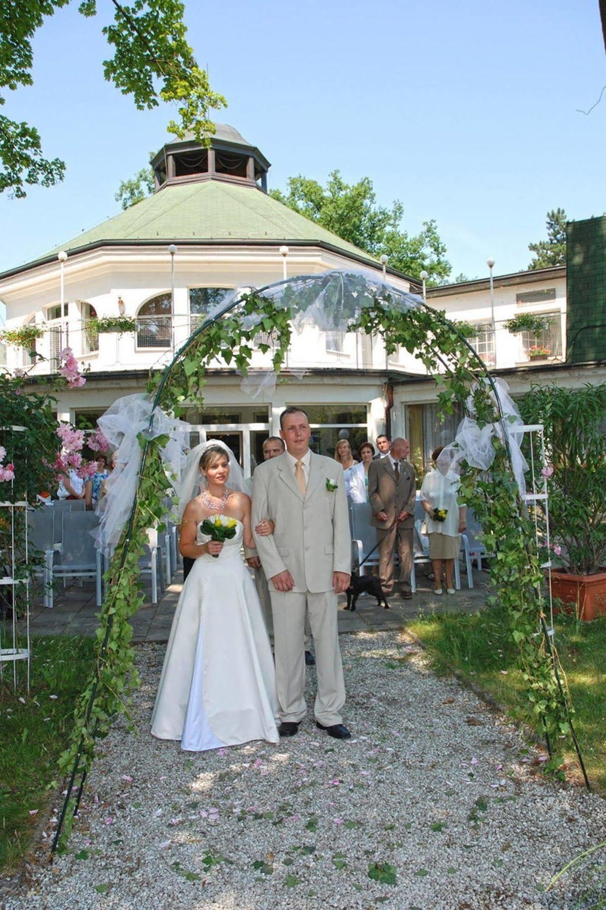 נימבורק Hotel Ostrov מראה חיצוני תמונה
