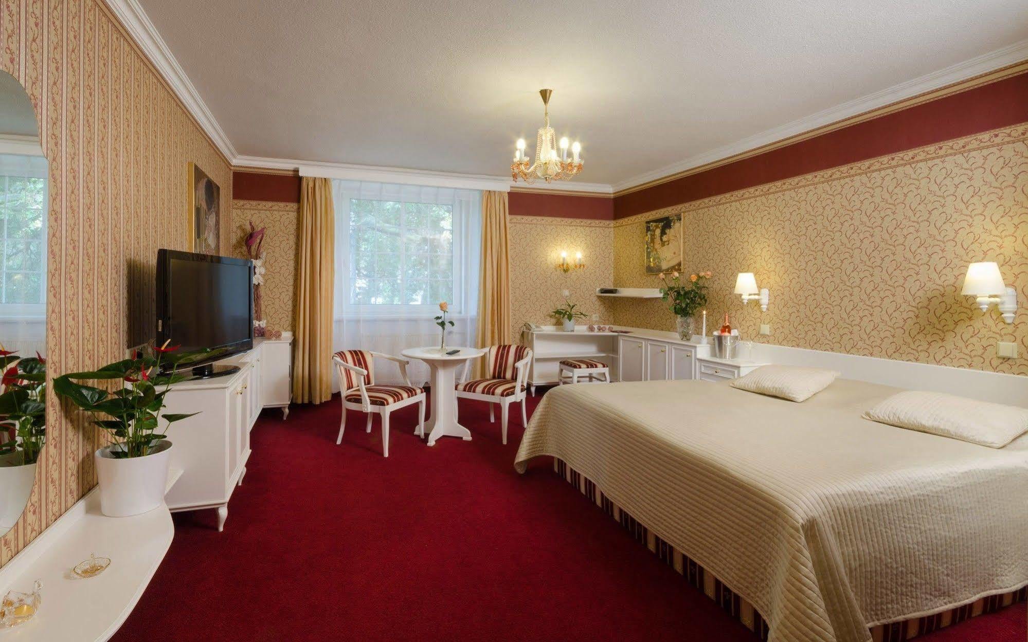 נימבורק Hotel Ostrov מראה חיצוני תמונה