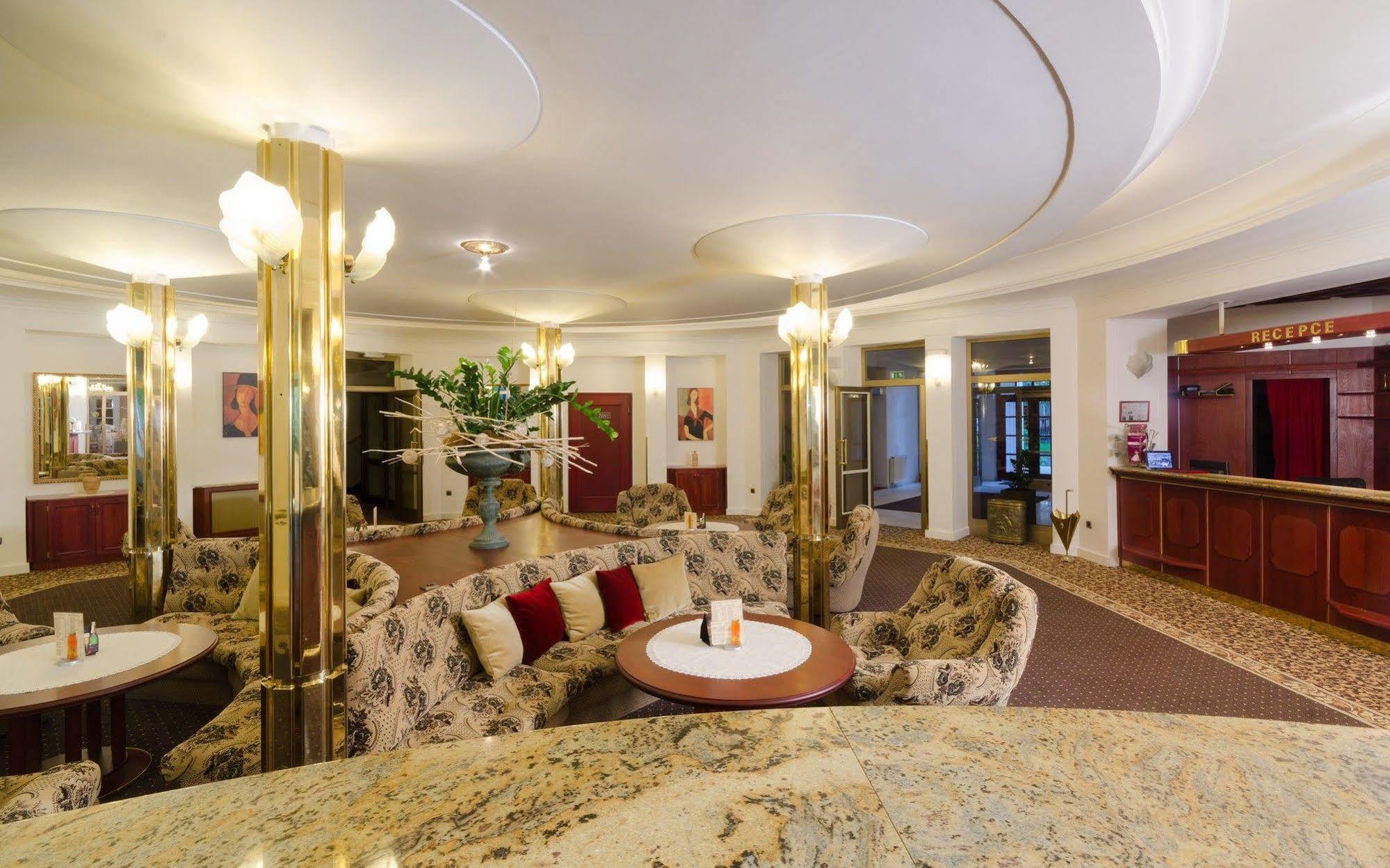 נימבורק Hotel Ostrov מראה חיצוני תמונה