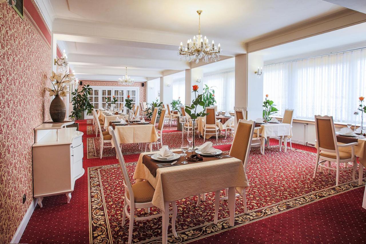 נימבורק Hotel Ostrov מראה חיצוני תמונה