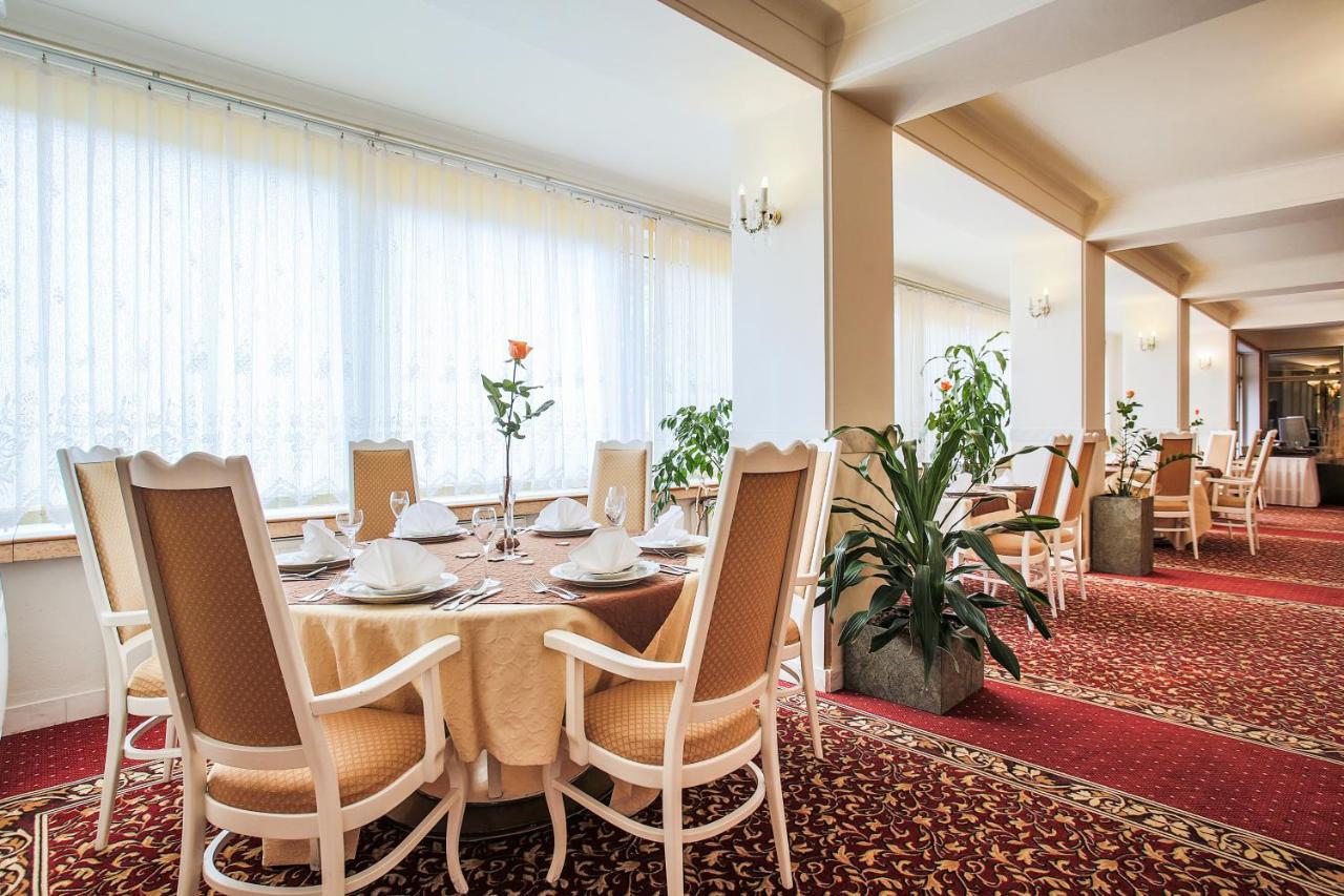 נימבורק Hotel Ostrov מראה חיצוני תמונה
