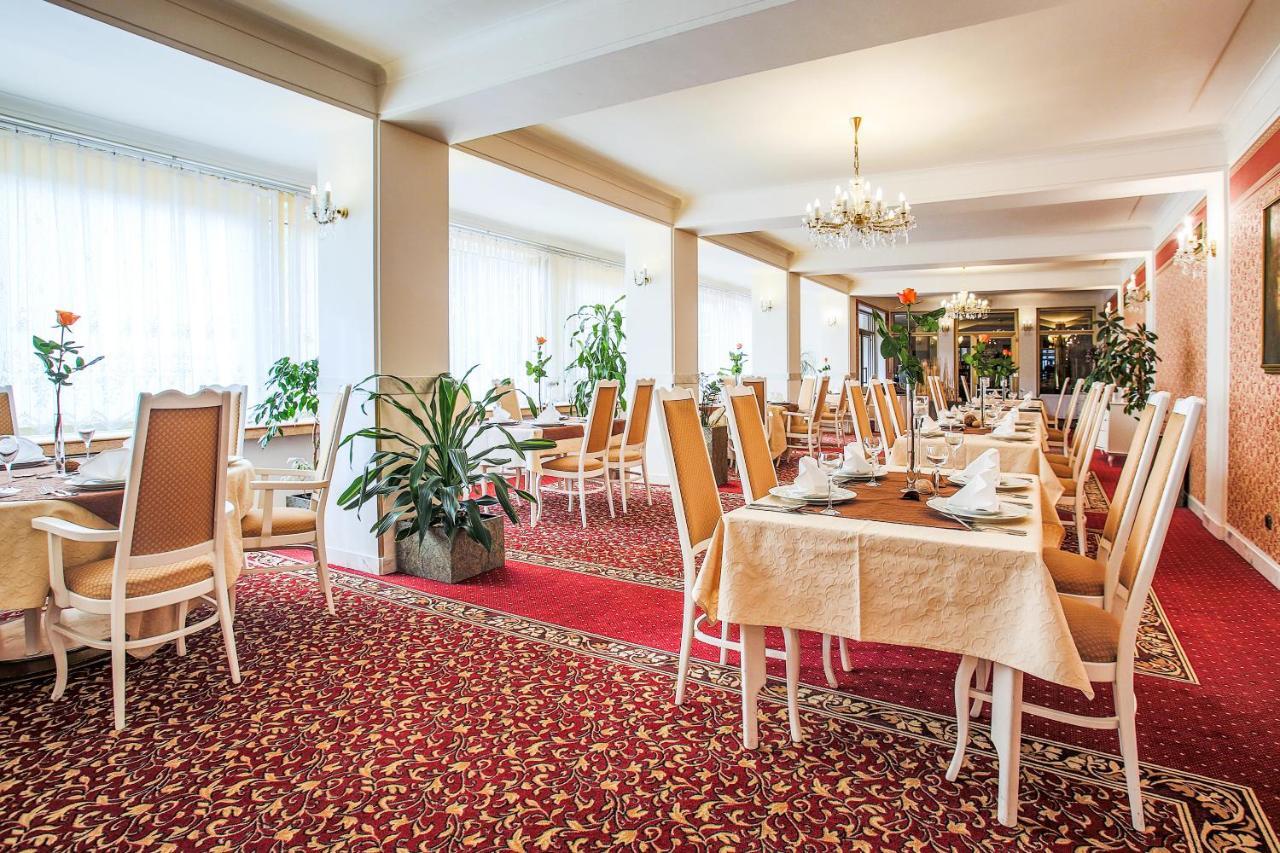 נימבורק Hotel Ostrov מראה חיצוני תמונה