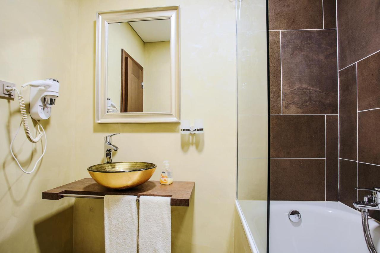 נימבורק Hotel Ostrov מראה חיצוני תמונה