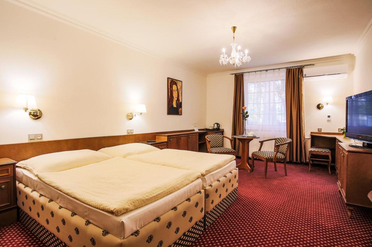 נימבורק Hotel Ostrov מראה חיצוני תמונה