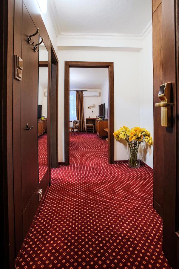 נימבורק Hotel Ostrov מראה חיצוני תמונה